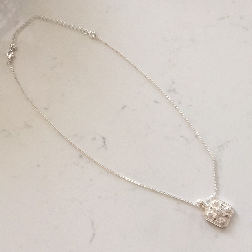 💍Glittery silver pendant with chain